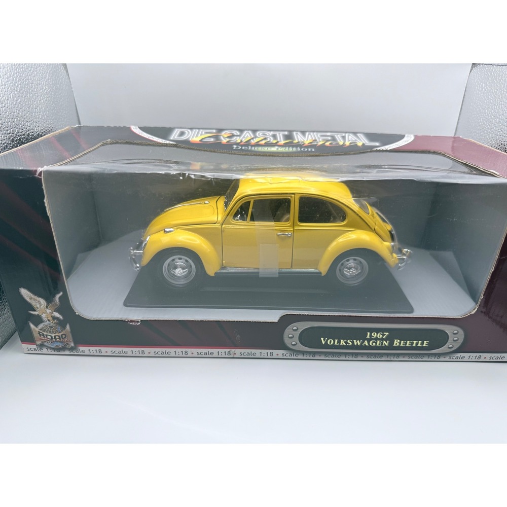 Road Signature 1967 Volkswagen Beetle Yellow 1:18 Die Cast Metal Deluxe Edition